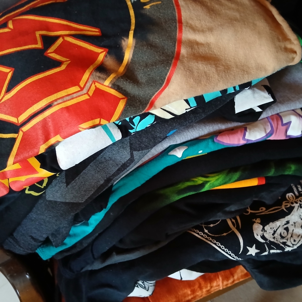 LIVE Grapchic Tees, Anine & black Clothes Lovers